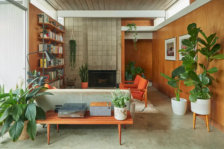 Un refugio Eichler en SF lleno de plantas